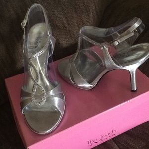 High heel dress shoe